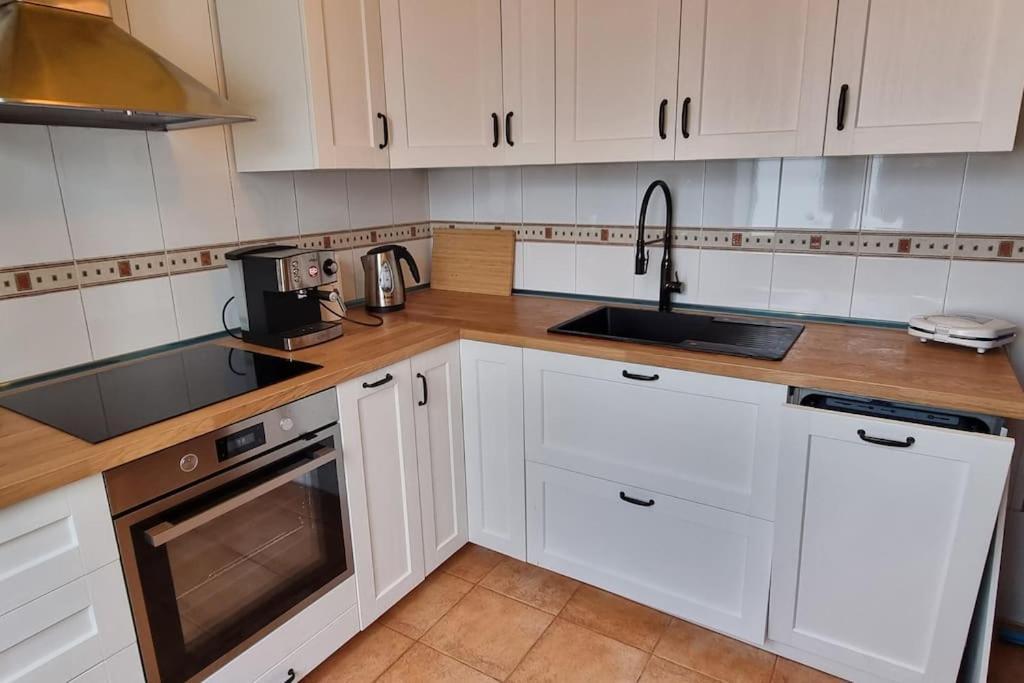 Gilda: Beautiful Spacious Apartment. Seaview From Rooftop Terrace كوراليهو المظهر الخارجي الصورة